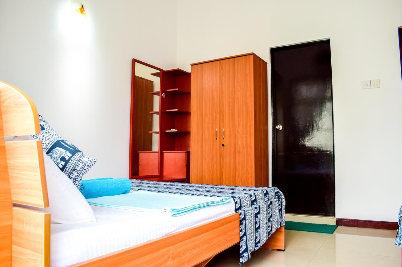 Port View Hostel Colombo Buitenkant foto